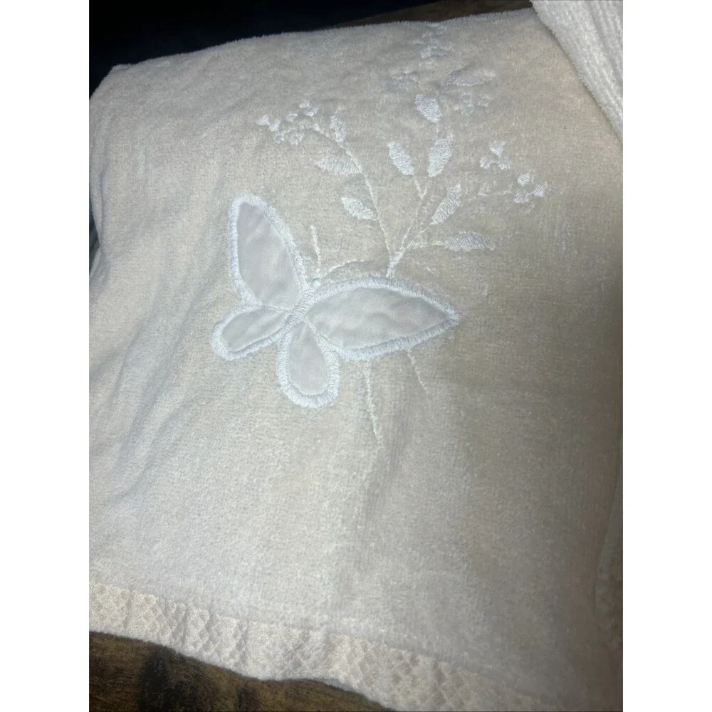 JP Stevens Utica Beige Towel Hand Towel Wash Cloth Butterfly Floral Design Vtg